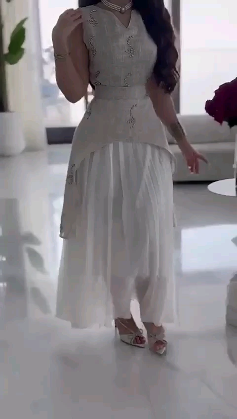 فستان نسائي